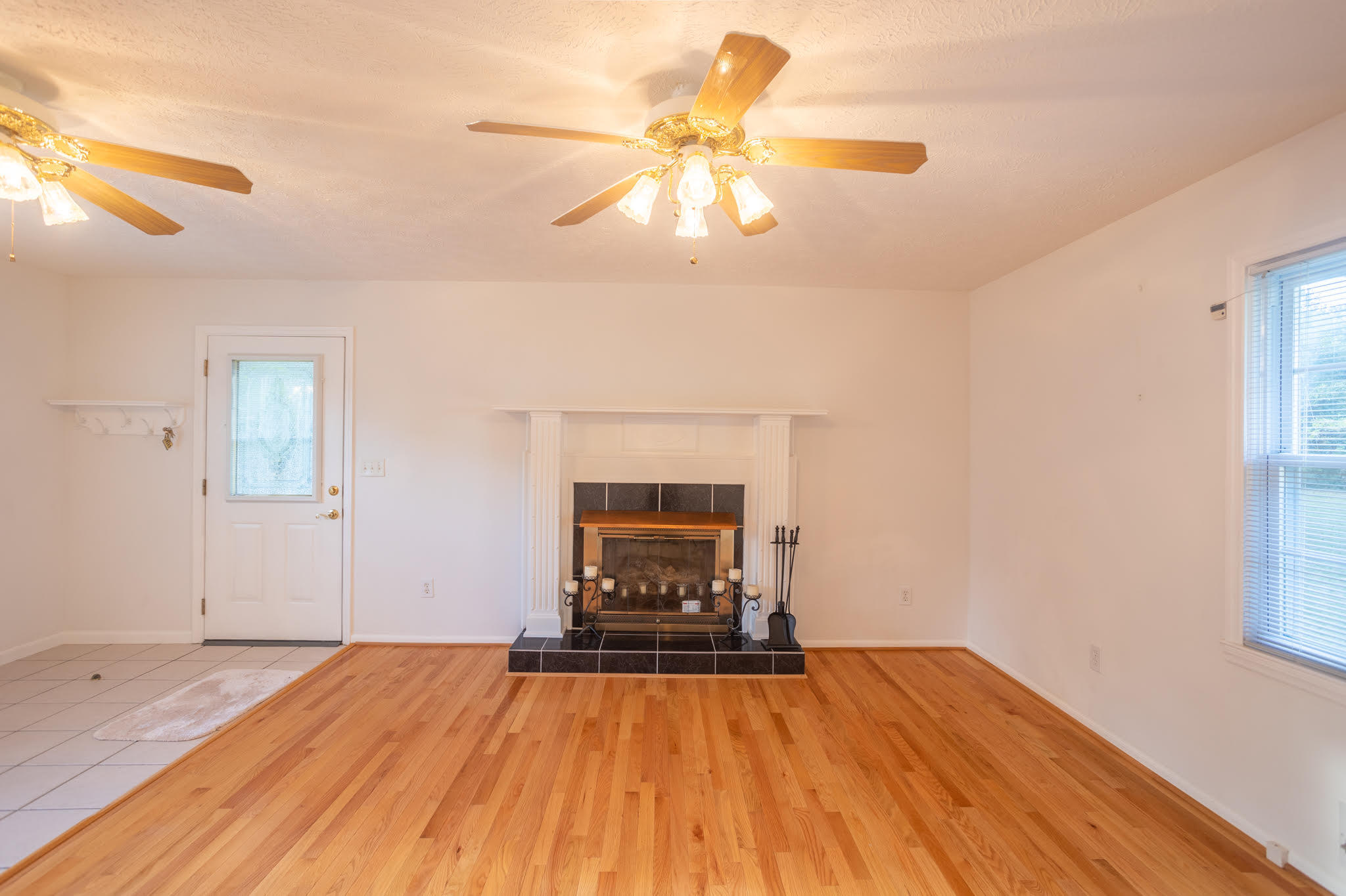 309 5th Street Jackson, SC 29831 - Photo 19 of 35 Living Room