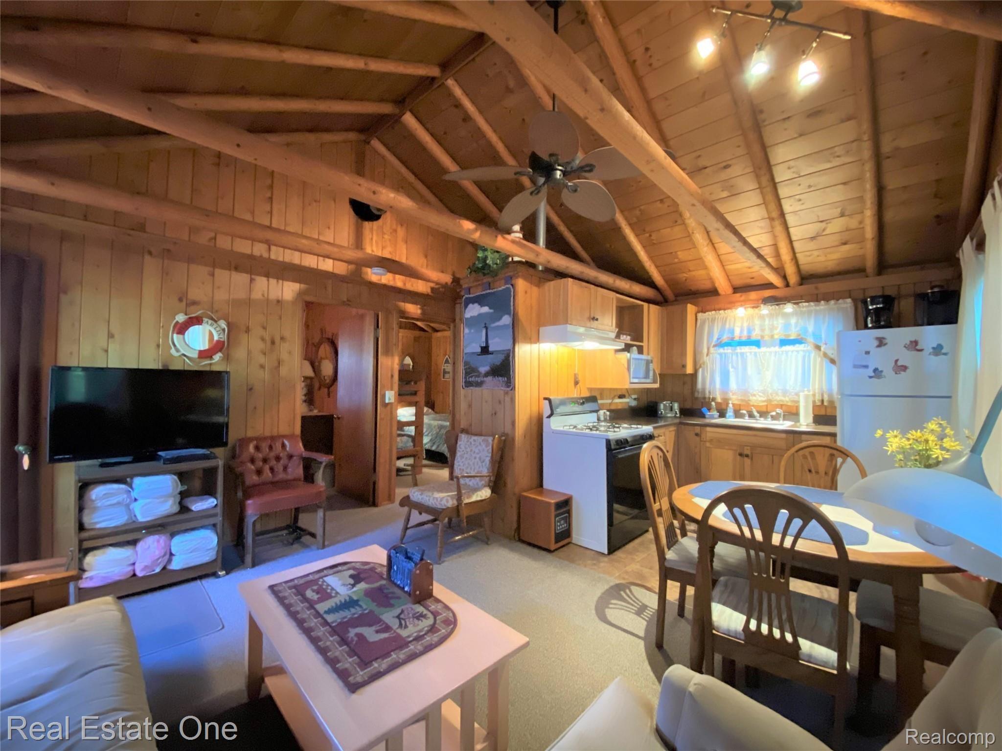 2722 Piney Ridge Road Ludington, MI 49431 - Photo 53 of 64 IMG-1060 (2).jpg