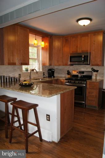 719 Anneslie Road Baltimore, MD 21212 - Photo 13 of 30 Breakfast bar
