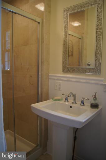 719 Anneslie Road Baltimore, MD 21212 - Photo 18 of 30 Full NEW bath on first floor
