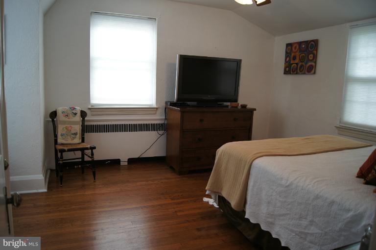719 Anneslie Road Baltimore, MD 21212 - Photo 19 of 30 Master bedrm on 2nd level.