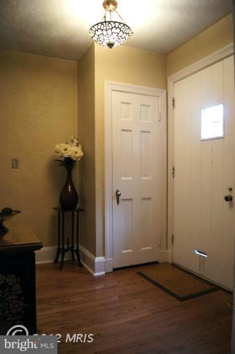 719 Anneslie Road Baltimore, MD 21212 - Photo 3 of 30 Front entry foyer