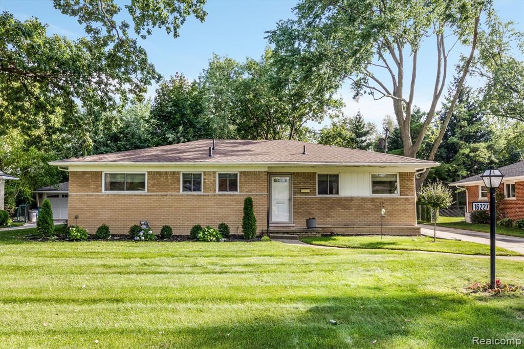 16227 Reedmere Avenue Beverly Hills, MI 48025 - Photo 2 of 28