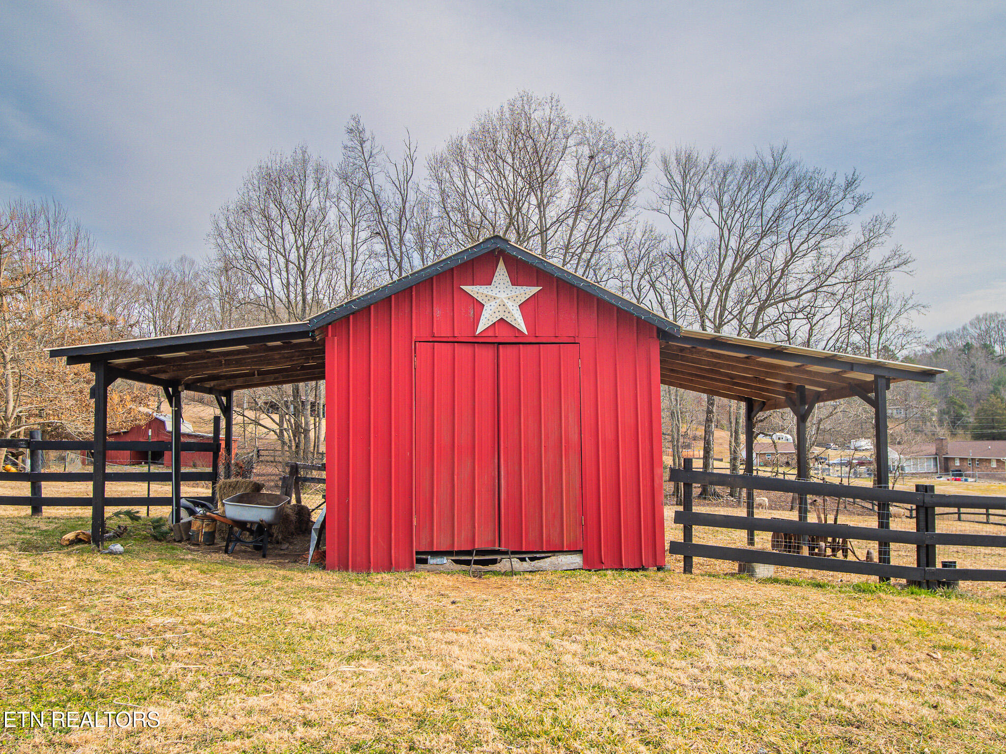 143 Shady Road Oliver Springs, TN 37840 - Photo 52 of 57 Barn