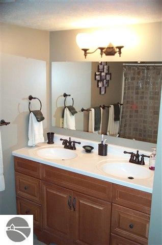 1207 Rasho Road Traverse City, MI 49696 - Photo 11 of 15 1714621-10.JPG