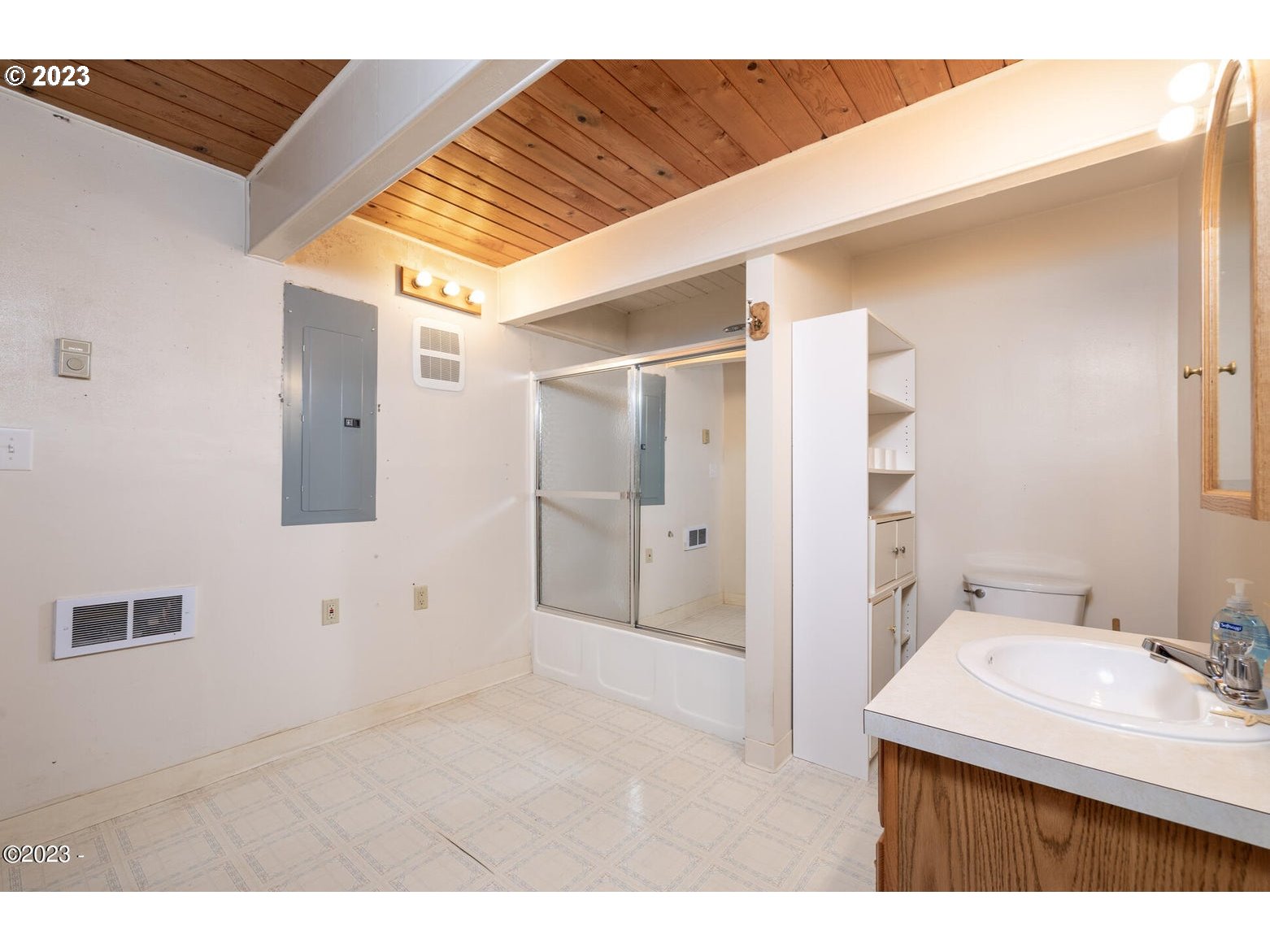 488 South Bay Road Toledo, OR 97391 - Photo 16 of 29 Gallery Image 16