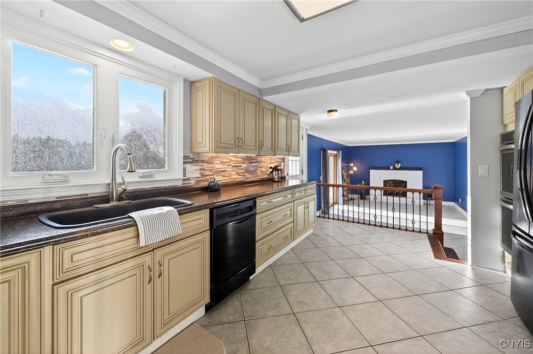 7949 Boxford Road Clay, NY 13041 - Photo 12 of 50 Kitchen & family room combo with views to your pri