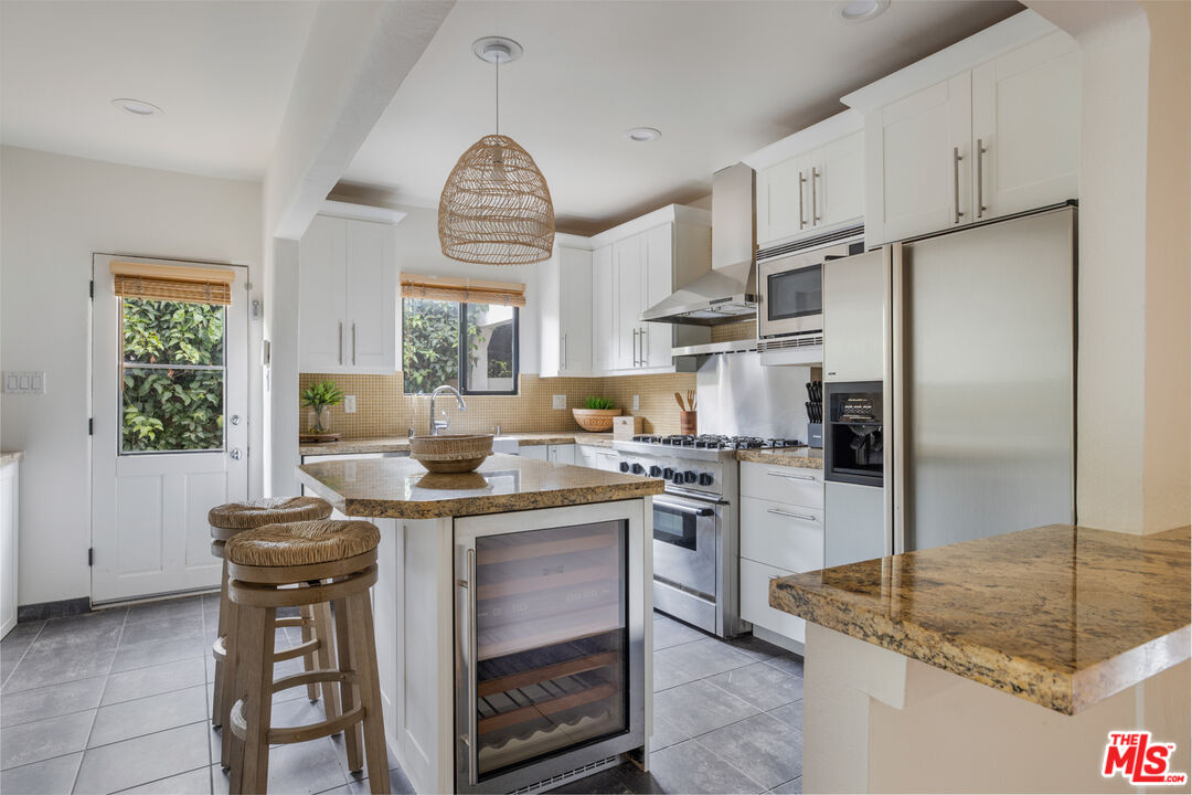 3004 Yale Avenue Marina del Rey, CA 90292 - Photo 12 of 42 a kitchen with stainless steel appliances granite countertop a sink stove and refrigerator
