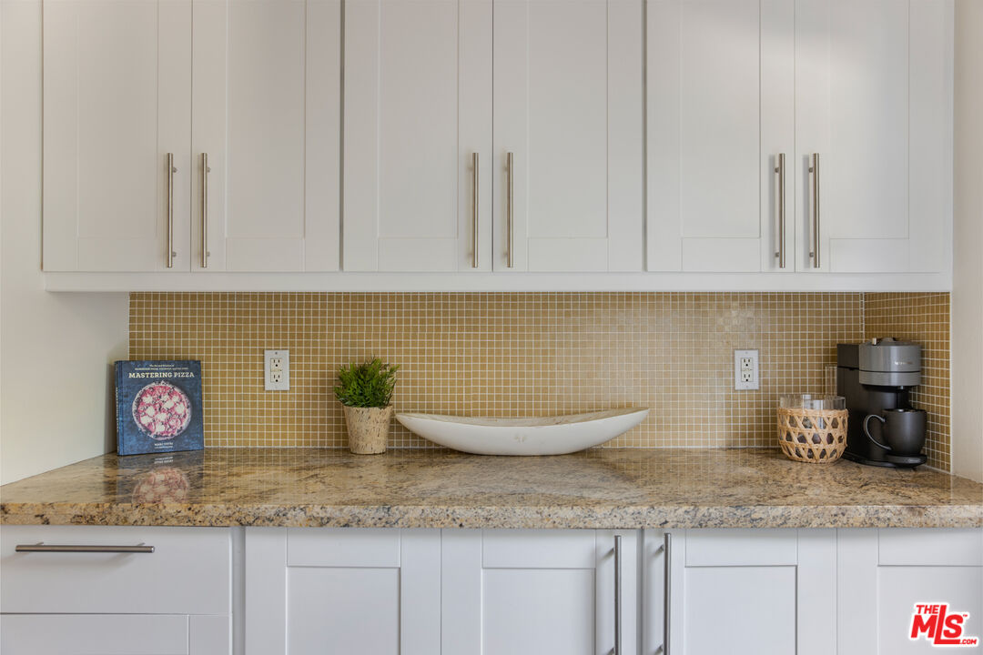 3004 Yale Avenue Marina del Rey, CA 90292 - Photo 14 of 42 a kitchen with white cabinets