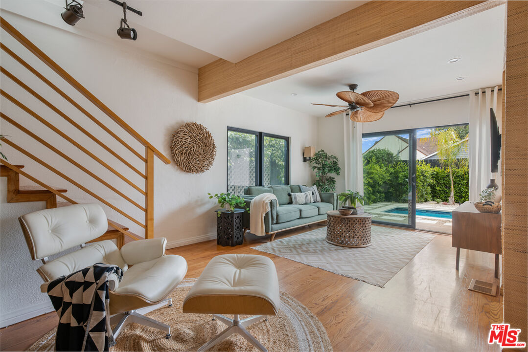 3004 Yale Avenue Marina del Rey, CA 90292 - Photo 15 of 42 a view of a living room and furniture in a balcony