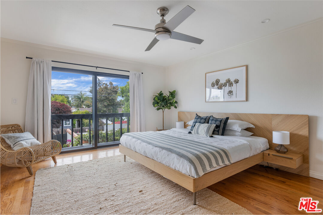 3004 Yale Avenue Marina del Rey, CA 90292 - Photo 19 of 42 a bedroom with a large bed and a large window