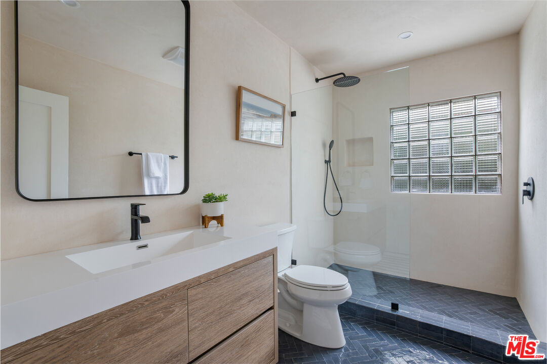 3004 Yale Avenue Marina del Rey, CA 90292 - Photo 24 of 42 a bathroom with a sink toilet and shower