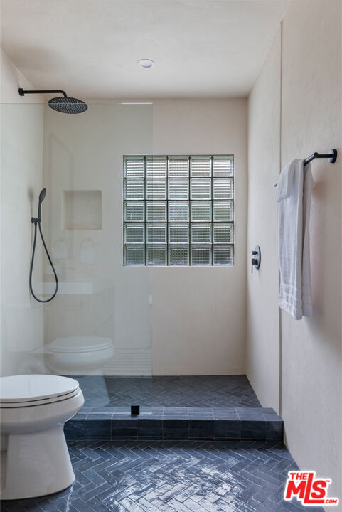 3004 Yale Avenue Marina del Rey, CA 90292 - Photo 26 of 42 a bathroom with a toilet and a shower