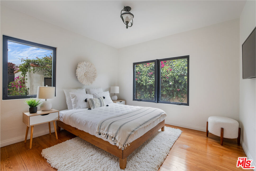 3004 Yale Avenue Marina del Rey, CA 90292 - Photo 29 of 42 a bedroom with a bed a table and a window