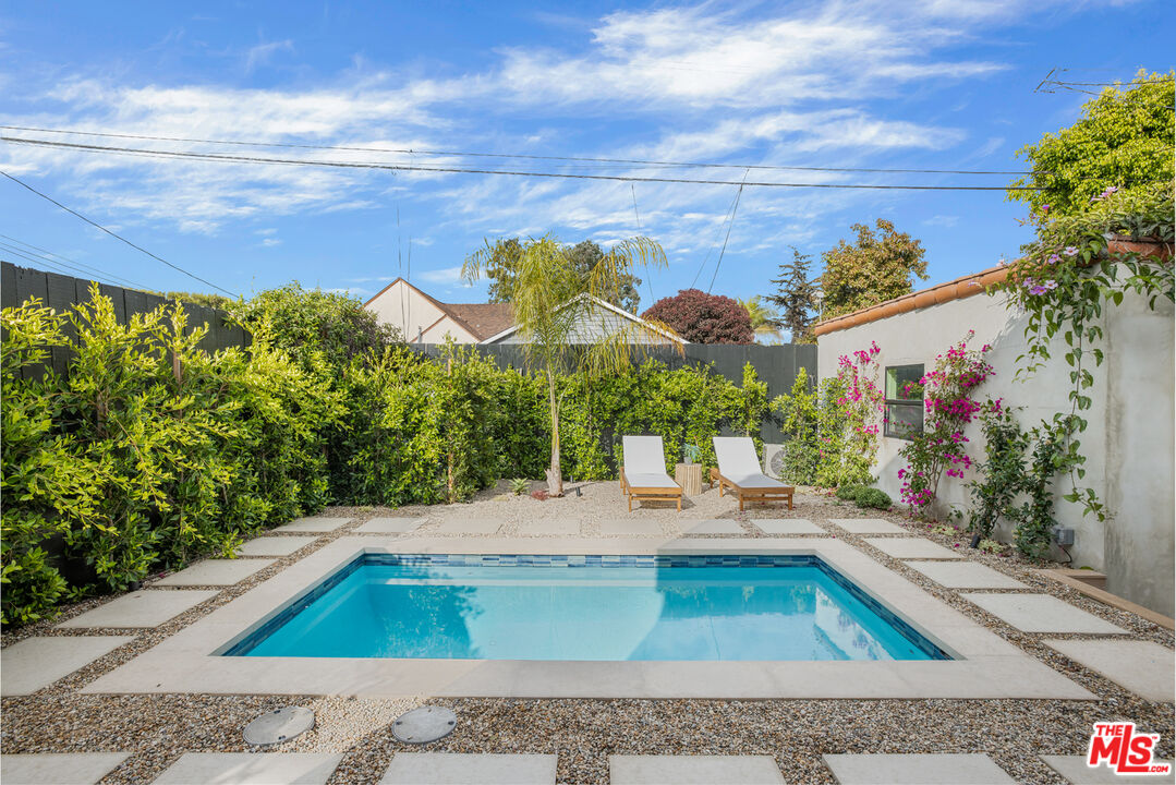 3004 Yale Avenue Marina del Rey, CA 90292 - Photo 31 of 42 a view of a swimming pool with a yard