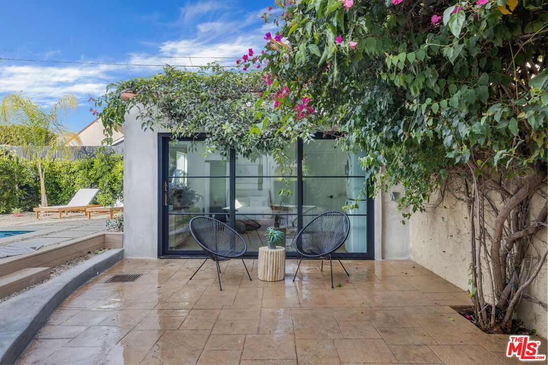 3004 Yale Avenue Marina del Rey, CA 90292 - Photo 32 of 42 a view of a backyard with sitting area and garden