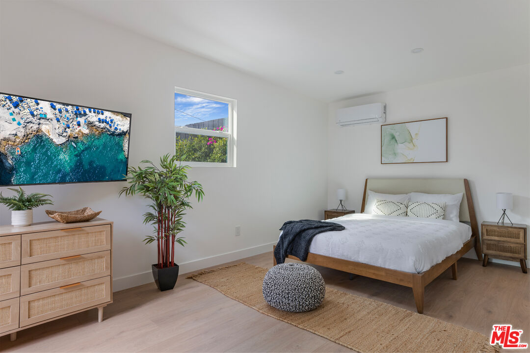 3004 Yale Avenue Marina del Rey, CA 90292 - Photo 33 of 42 a bedroom with a bed potted plant and a window