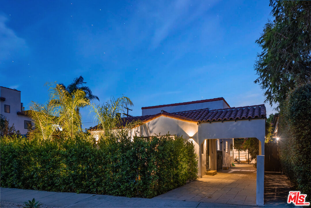 3004 Yale Avenue Marina del Rey, CA 90292 - Photo 41 of 42 a view of entryway