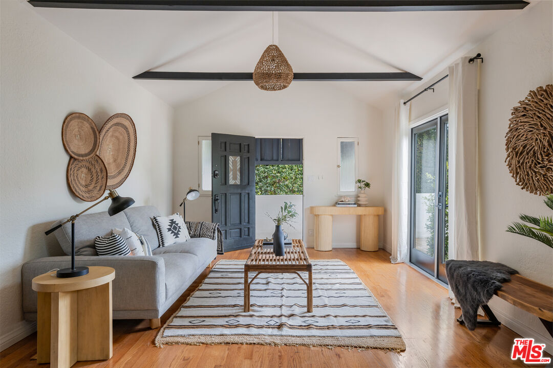 3004 Yale Avenue Marina del Rey, CA 90292 - Photo 7 of 42 a living room with furniture and a rug