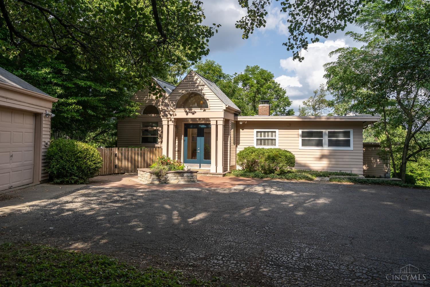 168 Fleming Road Wyoming, OH 45215 - Photo 5 of 64