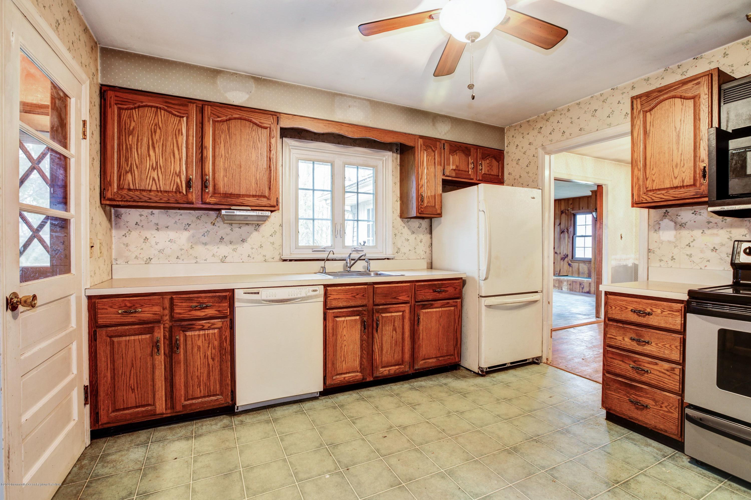 776 Nutswamp Road Red Bank, NJ 07701 - Photo 9 of 25 nut8