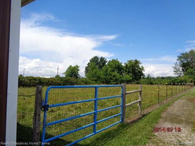 8233 Oatman Road Avoca, MI 48006 - Photo 7 of 34 Picture 054.jpg
