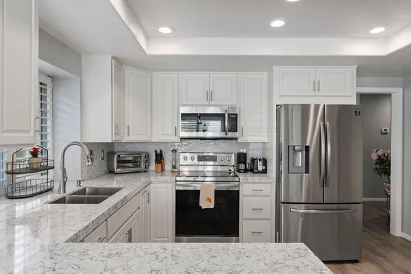 $5,000 | 77630 Calle Las Brisas West, Palm Desert, CA 92211