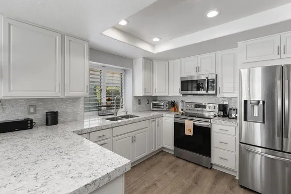 $5,000 | 77630 Calle Las Brisas West, Palm Desert, CA 92211