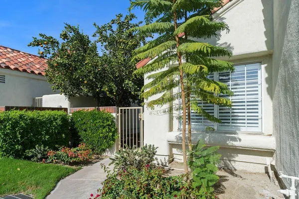 $5,000 | 77630 Calle Las Brisas West, Palm Desert, CA 92211
