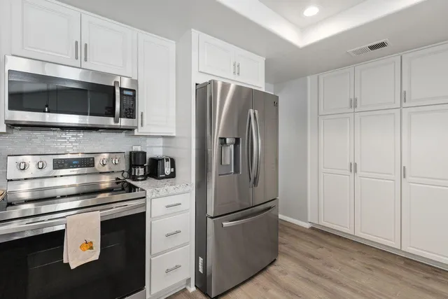 $5,000 | 77630 Calle Las Brisas West, Palm Desert, CA 92211