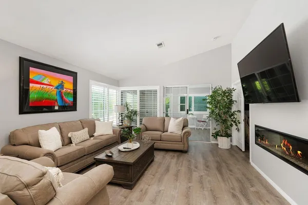 $5,000 | 77630 Calle Las Brisas West, Palm Desert, CA 92211
