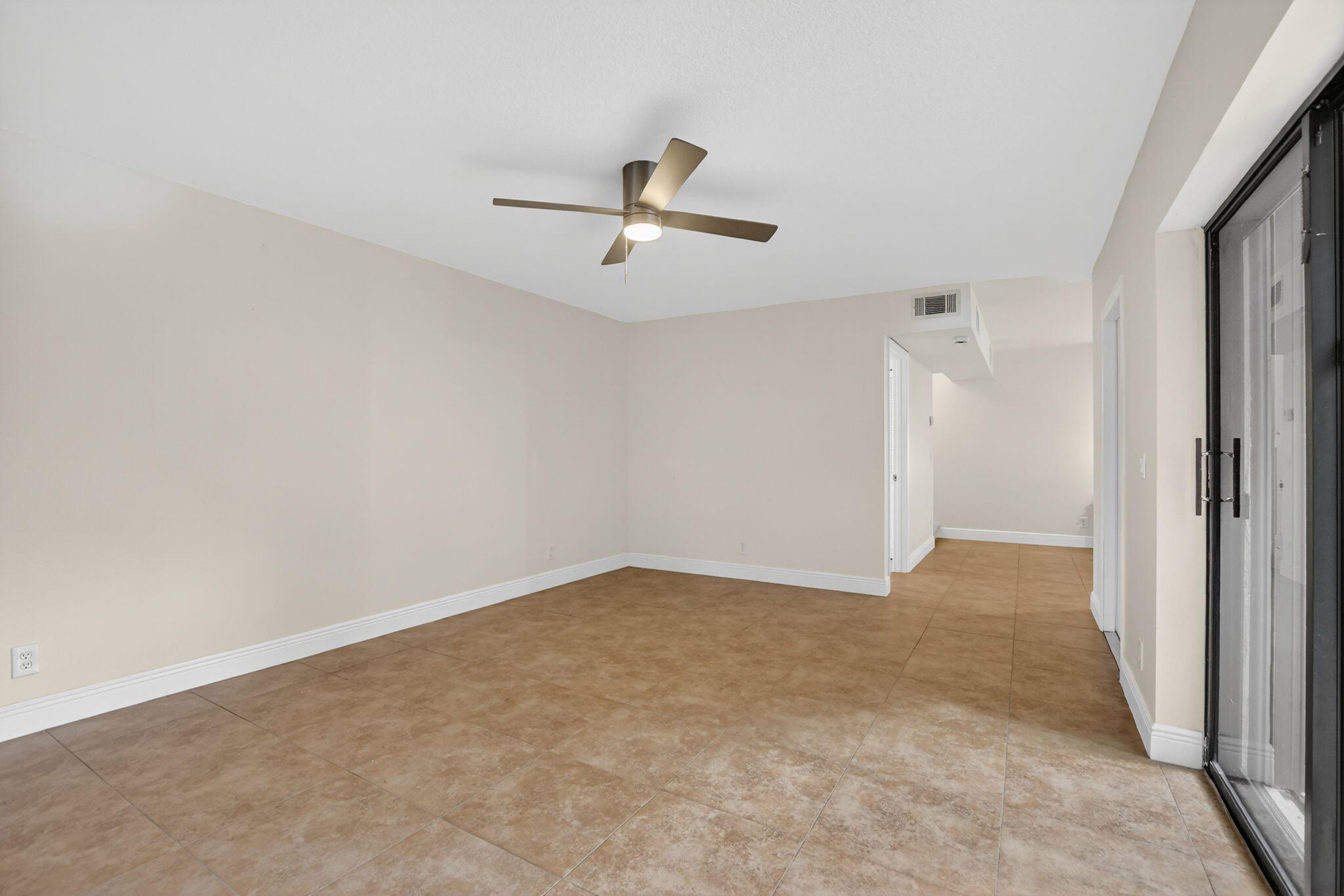 22958 Oxford Place, Unit D Boca Raton, FL 33433 - Photo 13 of 54 10-web-or-mls-DSC_6158
