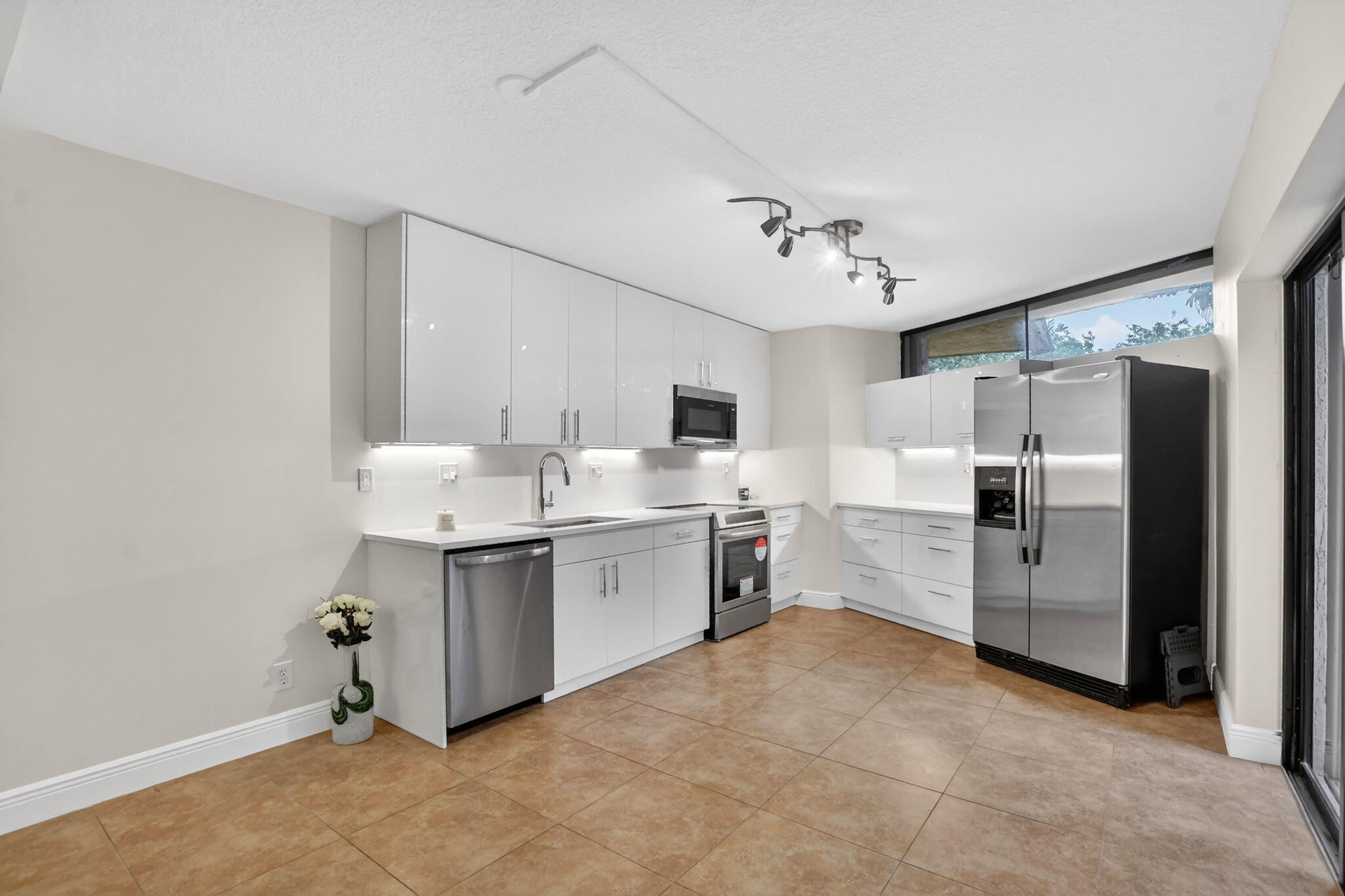 22958 Oxford Place, Unit D Boca Raton, FL 33433 - Photo 16 of 54 12-web-or-mls-DSC_6113