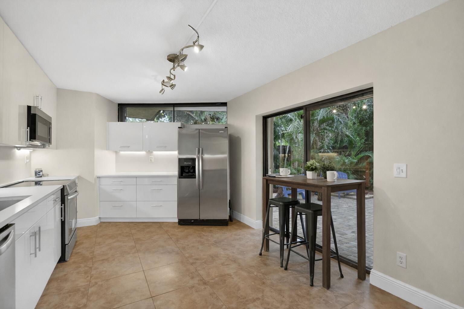 22958 Oxford Place, Unit D Boca Raton, FL 33433 - Photo 17 of 54 Kitchen stage