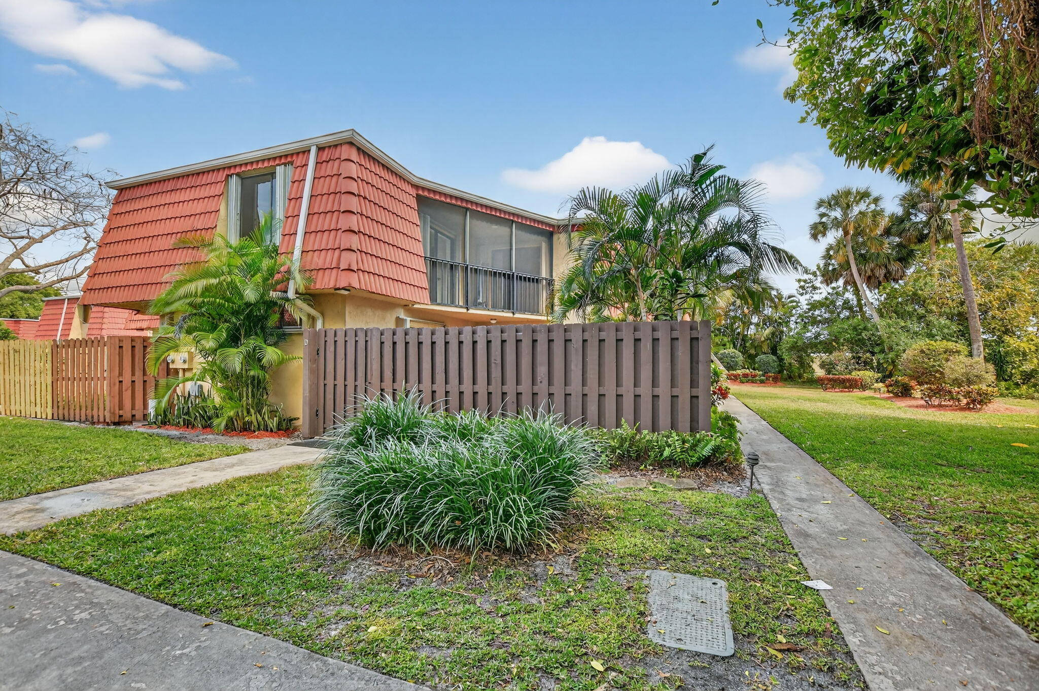 22958 Oxford Place, Unit D Boca Raton, FL 33433 - Photo 3 of 54 2-web-or-mls-DSC_6102