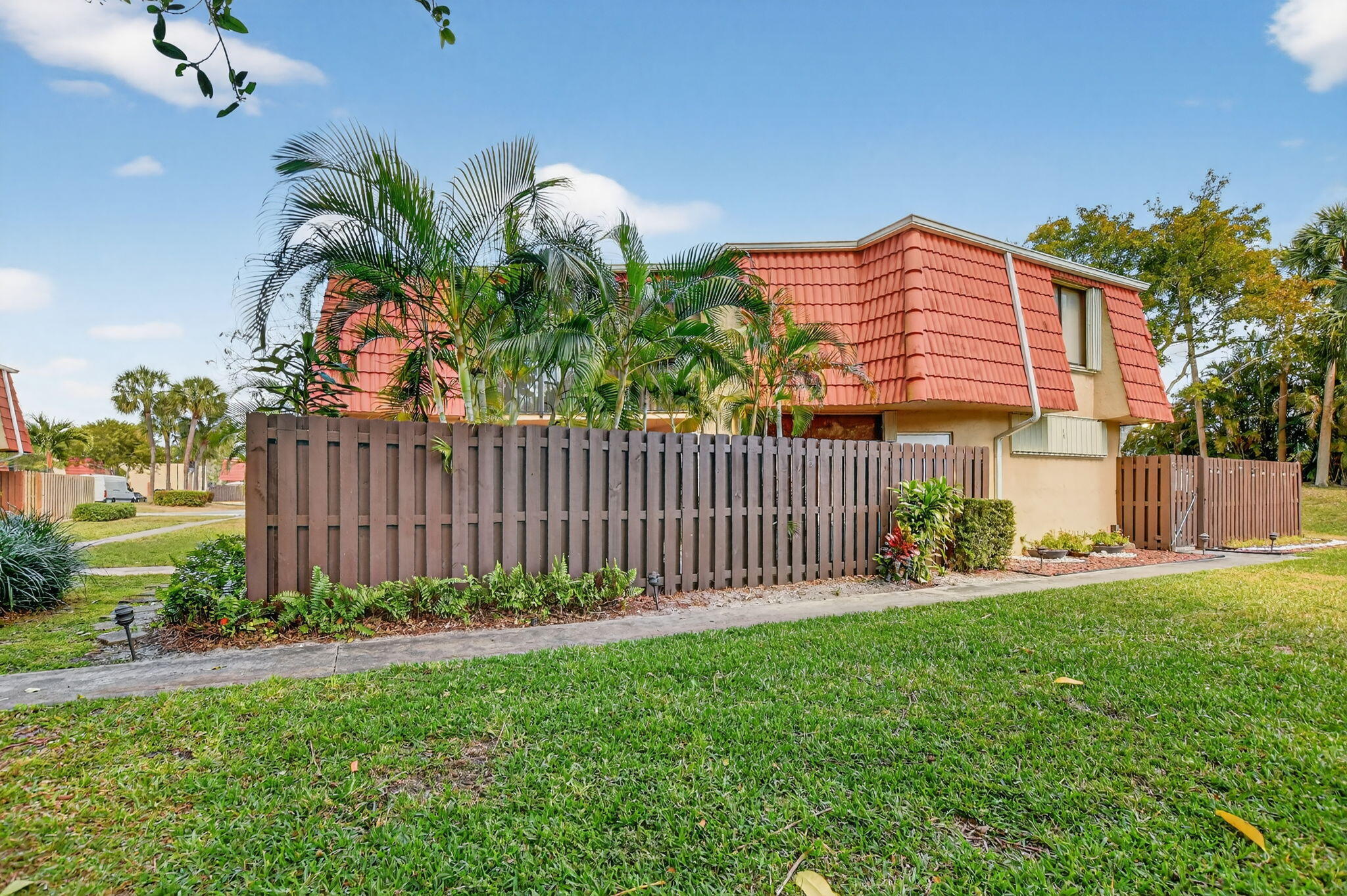 22958 Oxford Place, Unit D Boca Raton, FL 33433 - Photo 4 of 54 3-web-or-mls-DSC_6103