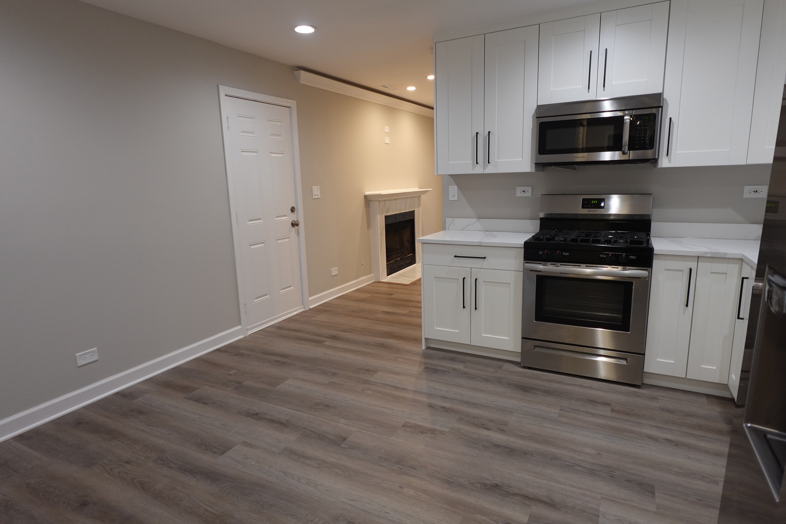613 South Oltendorf Road Streamwood, IL 60107 - Photo 11 of 37 a kitchen with a stove and a microwave