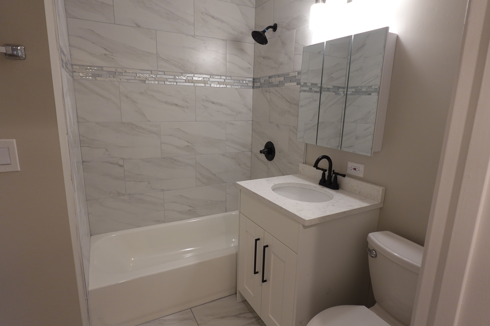 613 South Oltendorf Road Streamwood, IL 60107 - Photo 18 of 37 a bathroom with a sink toilet and shower