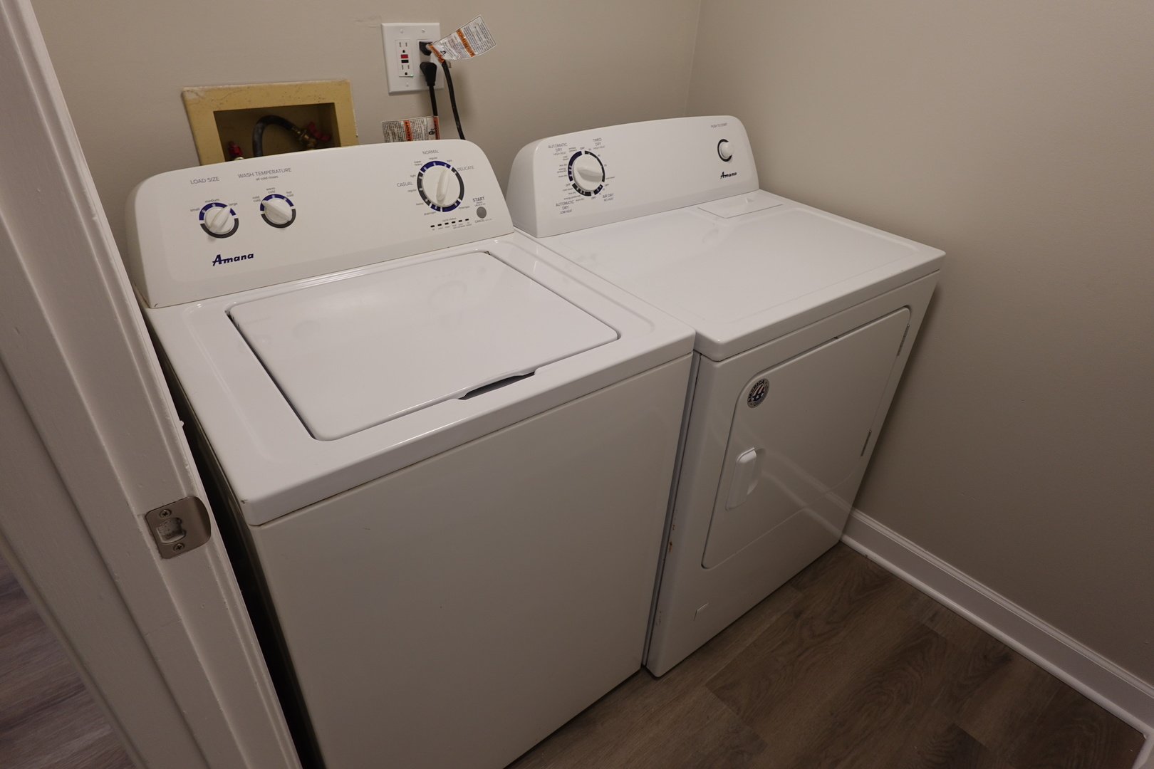 613 South Oltendorf Road Streamwood, IL 60107 - Photo 31 of 37 a utility room with dryer and washer