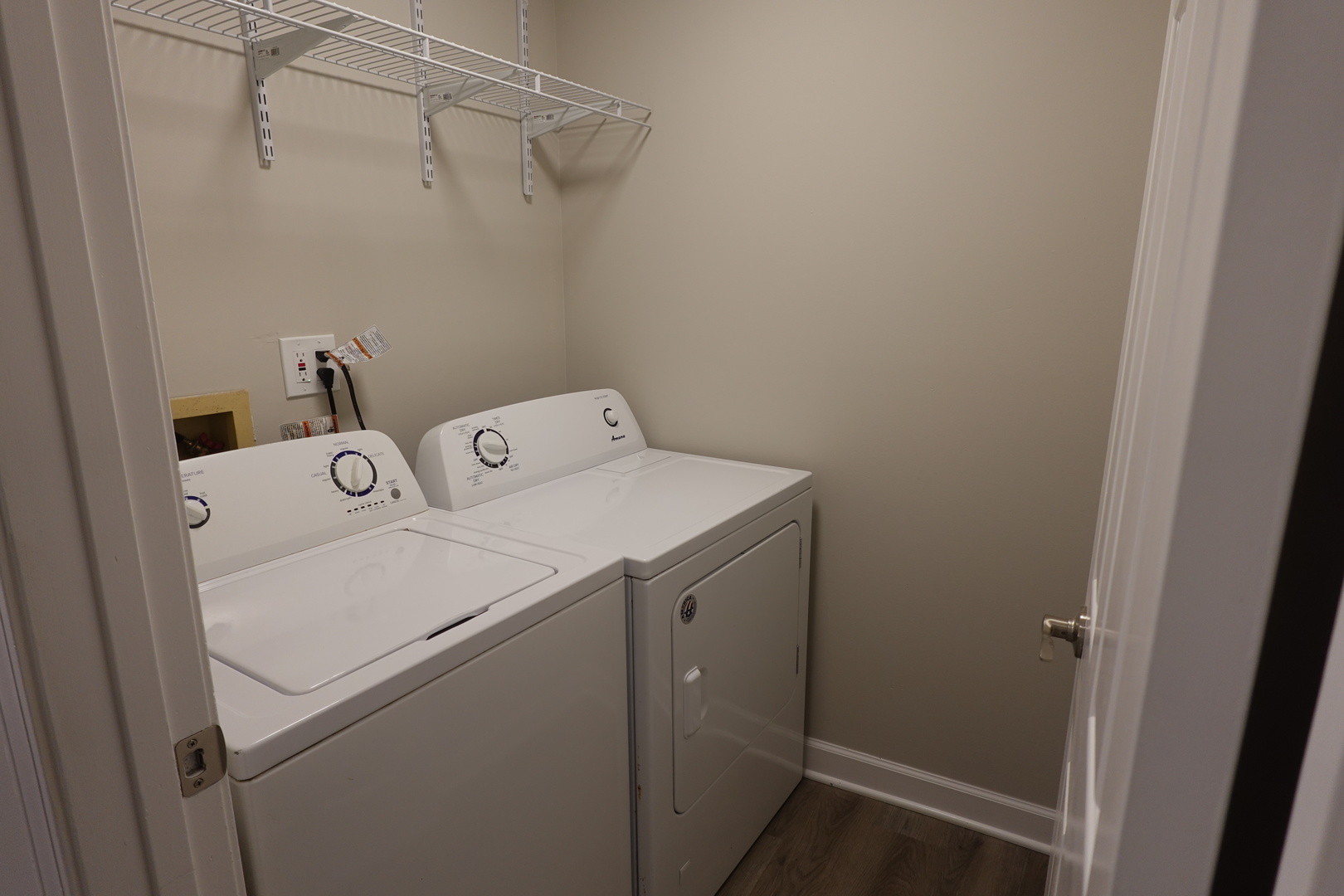 613 South Oltendorf Road Streamwood, IL 60107 - Photo 32 of 37 a utility room with dryer and washer