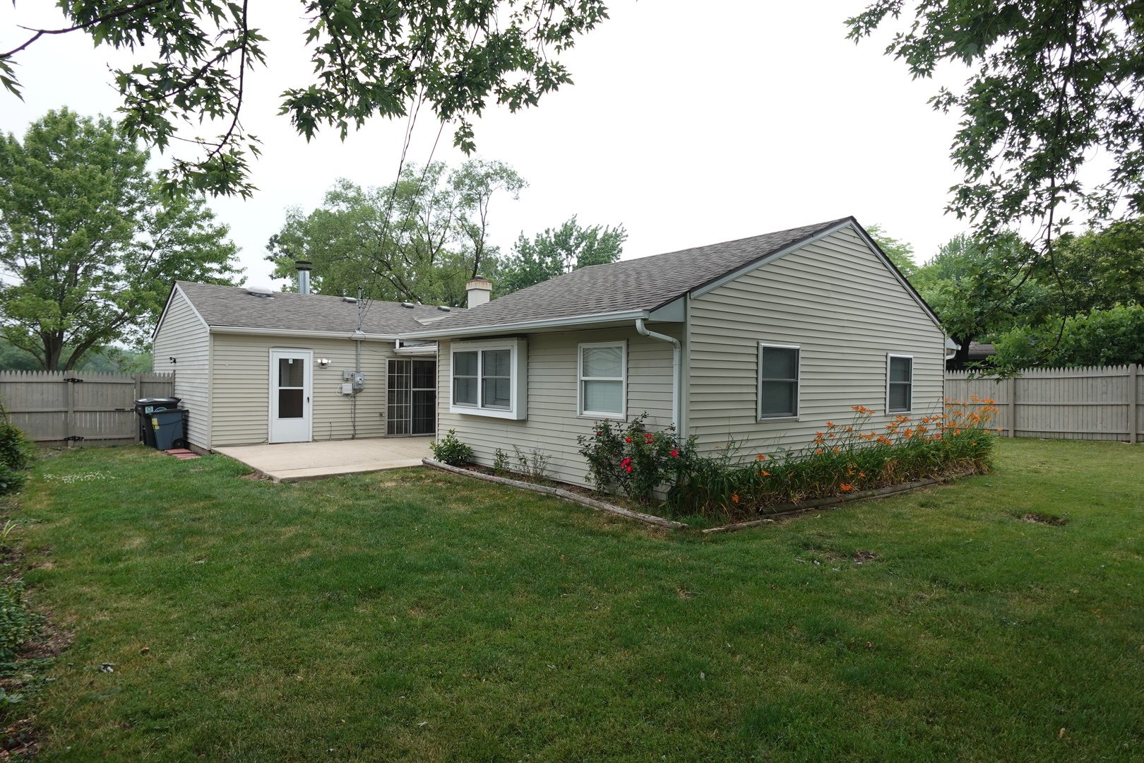 613 South Oltendorf Road Streamwood, IL 60107 - Photo 35 of 37 a front view of house with yard and green space