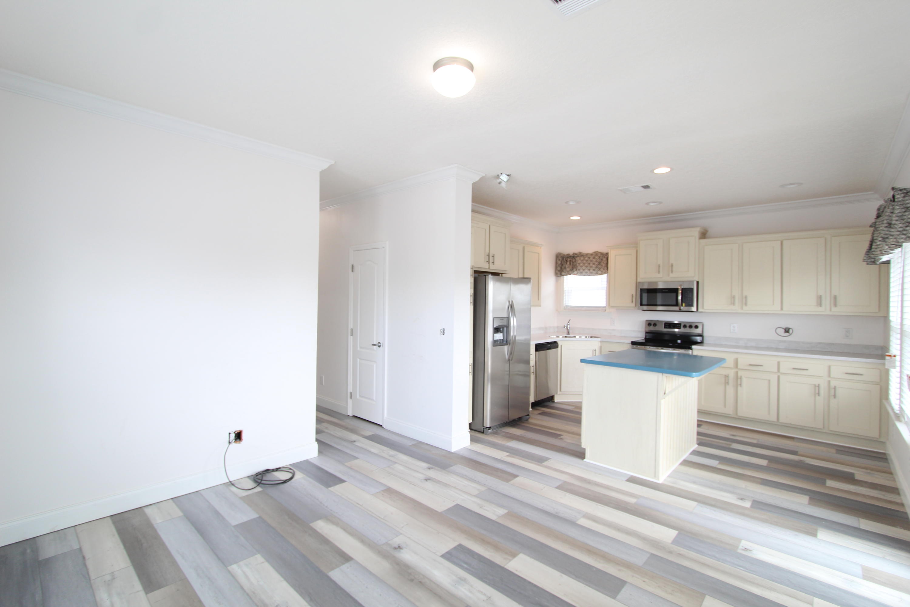26 Osprey Road Key Largo, FL 33037 - Photo 16 of 27 Living Room To Kitchen