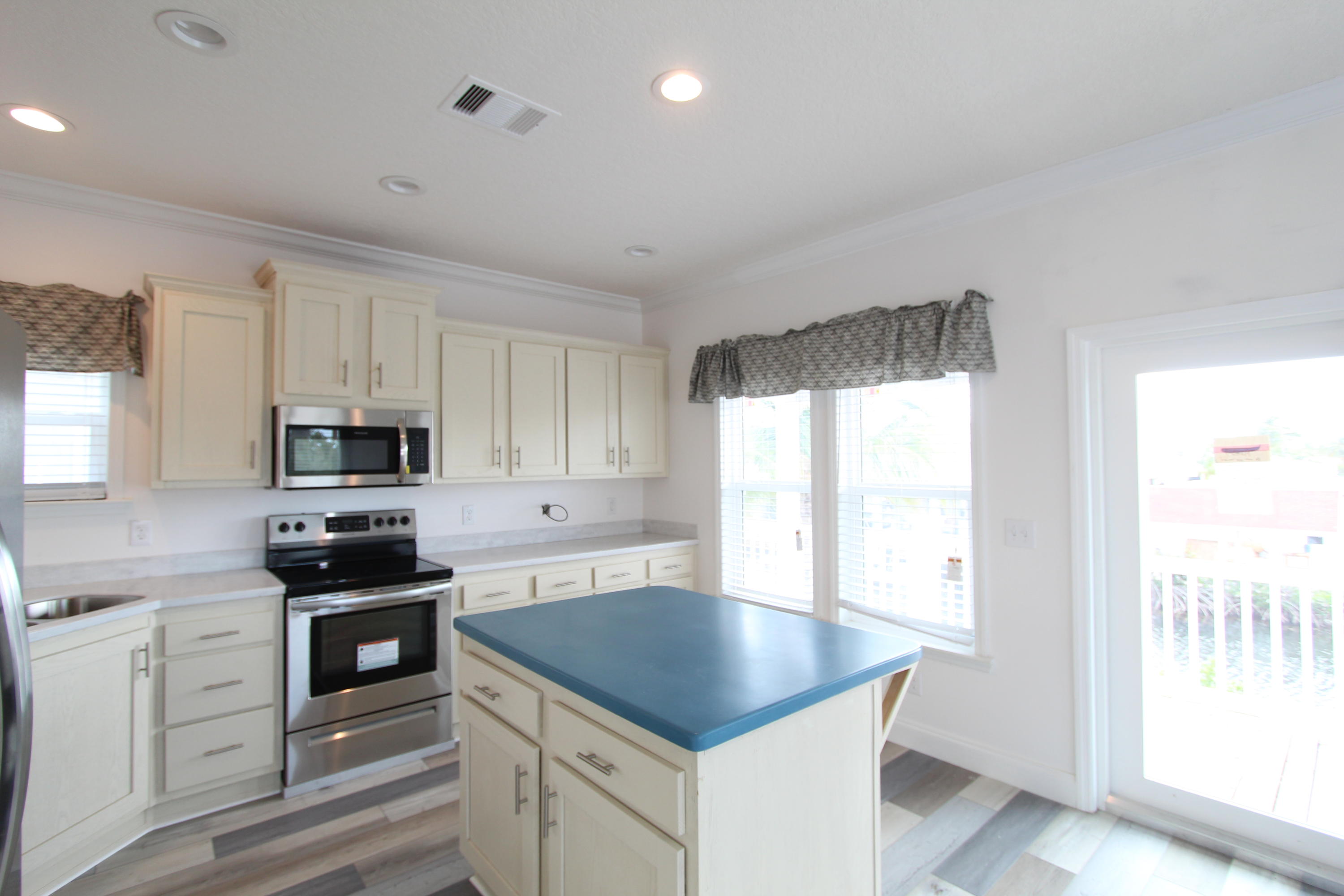 26 Osprey Road Key Largo, FL 33037 - Photo 18 of 27 KItchen