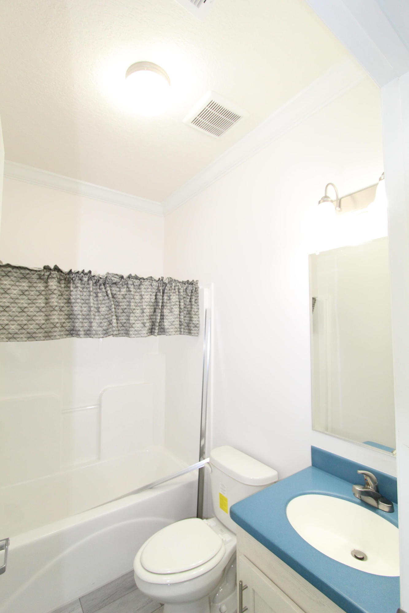 26 Osprey Road Key Largo, FL 33037 - Photo 19 of 27 Guest Bath