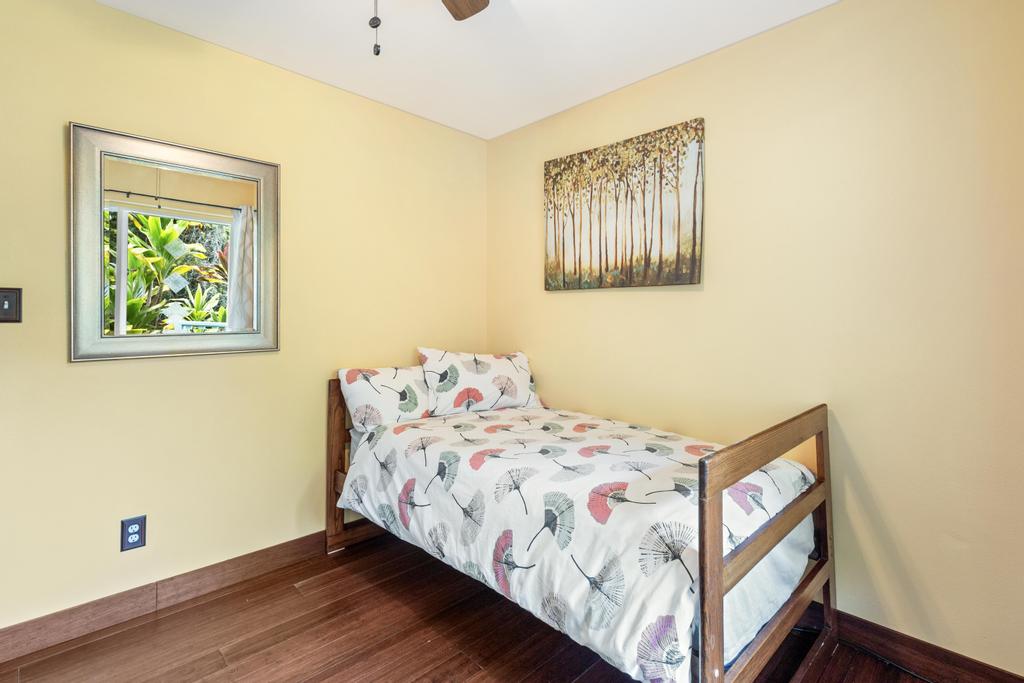 87-2707 Hawaii Belt Road Captain Cook, HI 96704 - Photo 20 of 30 a bedroom with a bed and a window