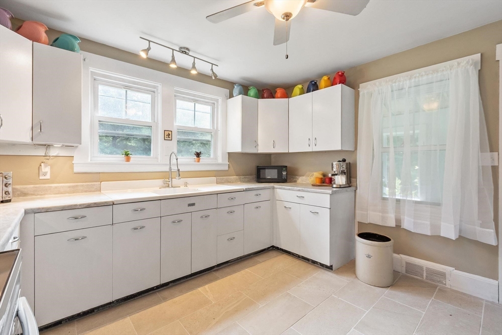 361 Mulpus Road Lunenburg, MA 01462 - Photo 10 of 42