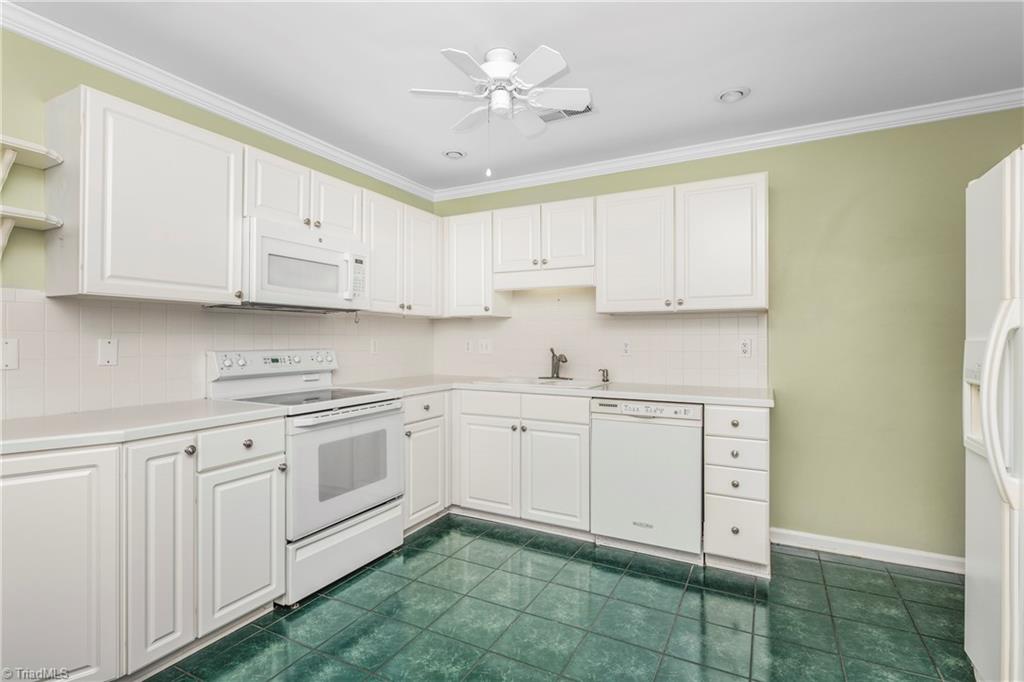 7501 Riverside Court Clemmons, NC 27012 - Photo 18 of 47 7501 Riverside Court Kitchen