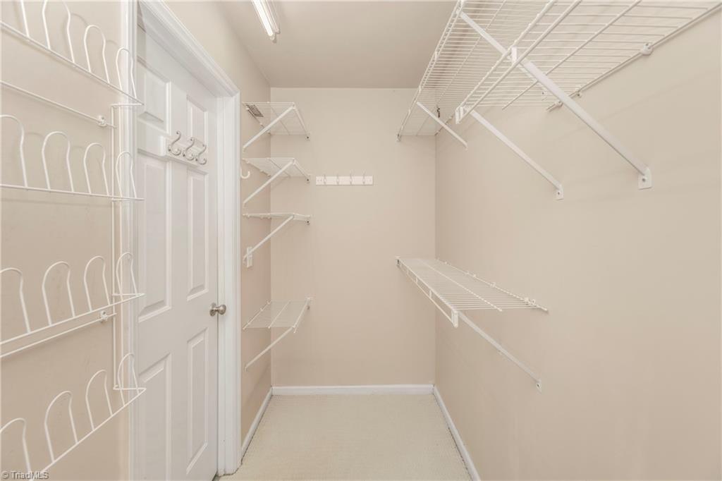 7501 Riverside Court Clemmons, NC 27012 - Photo 25 of 47 7501 Riverside Court Primary Closet