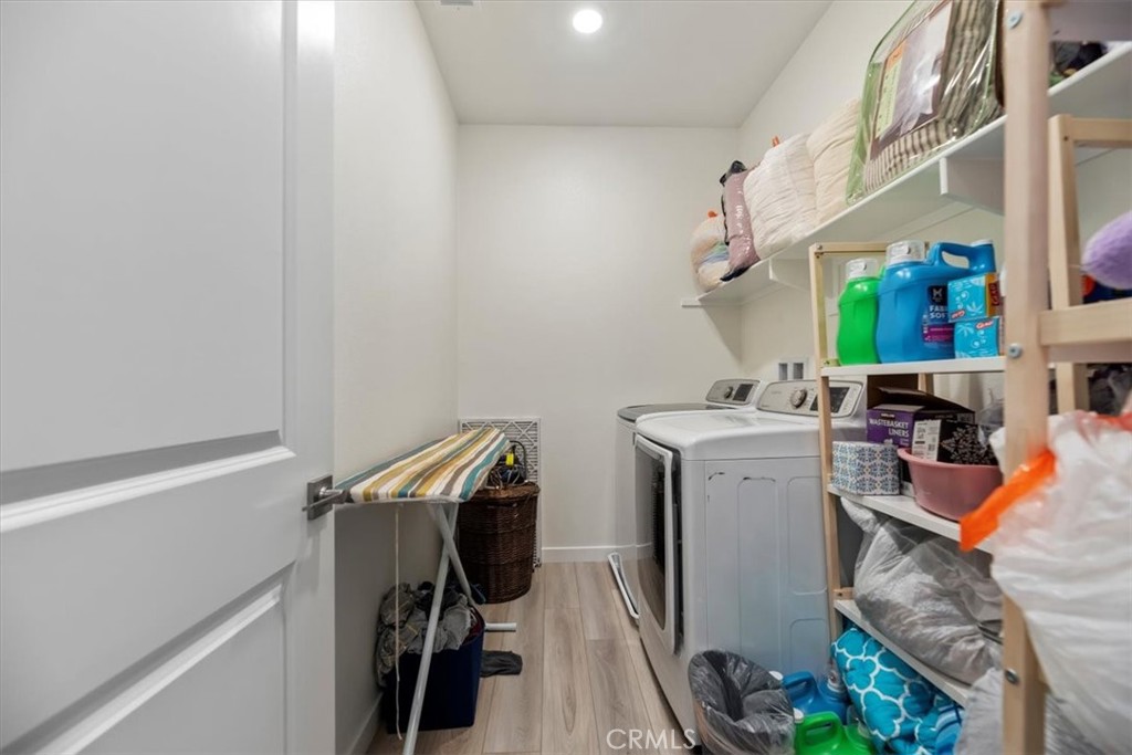 20911 Jennings Way Newhall, CA 91321 - Photo 26 of 47 a utility room with dryer and washer