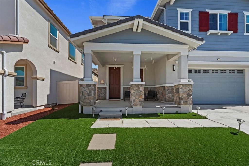 20911 Jennings Way Newhall, CA 91321 - Photo 4 of 47 a view of a house with a yard